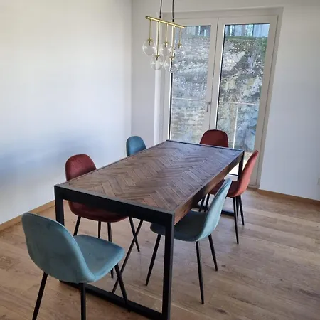 Magnificent Three Beds In City-huge Balcony Apartment