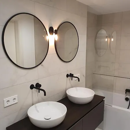 Apartment Magnificent Three Beds In City-huge Balcony *